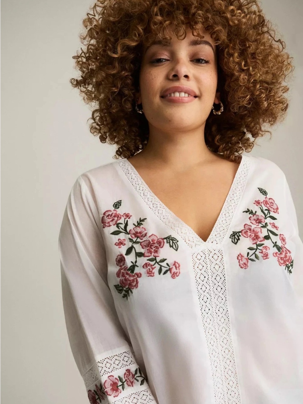 Torrid Plus Size  3  Festi
Embroidered Popover Cotton Top Bright White V-Neck